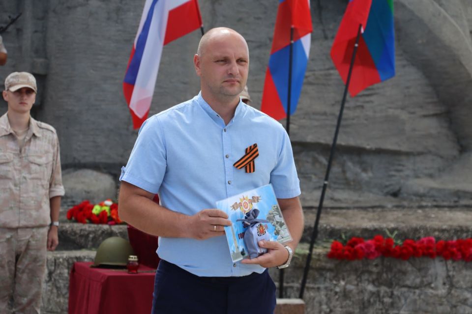 Торжественная церемония передачи останков красноармейца Исабекова Магомедкерима делегации из Дагестана состоялась у подножия Аджимушкайских каменоломен Торжественная церемония передачи останков красноармейца Исабекова Магомедкерима делегации из Дагестана состоялась у подножия Аджимушкайских каменоломен
