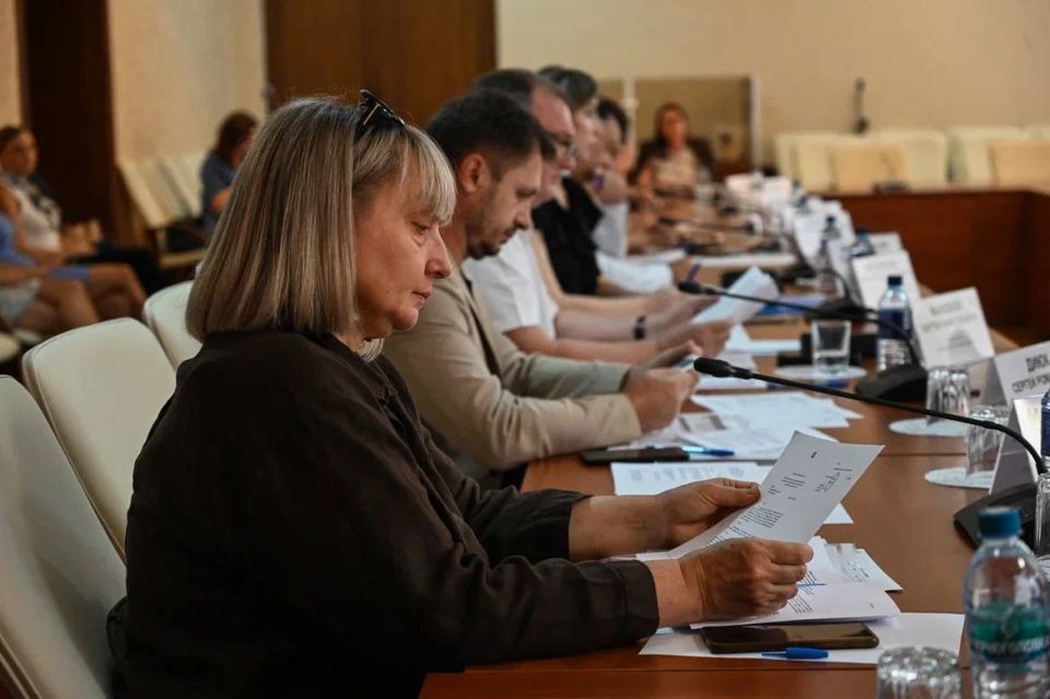 Принял участие в рабочем совещании по вопросу подготовки проекта Постановления Совета министров Республики Крым «Об особенностях организации деятельности гостевых домов на территории Крыма». Принял участие в рабочем совещании по вопросу подготовки проекта Постановления Совета министров Республики Крым «Об особенностях организации деятельности гостевых домов на территории Крыма».