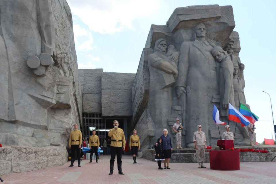 Торжественная церемония передачи останков красноармейца Исабекова Магомедкерима делегации из Дагестана состоялась у подножия Аджимушкайских каменоломен Торжественная церемония передачи останков красноармейца Исабекова Магомедкерима делегации из Дагестана состоялась у подножия Аджимушкайских каменоломен