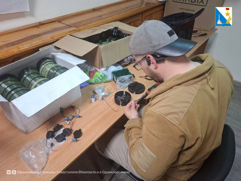 Севастопольские казаки оказывают гуманитарную помощь участникам СВО Севастопольские казаки оказывают гуманитарную помощь участникам СВО