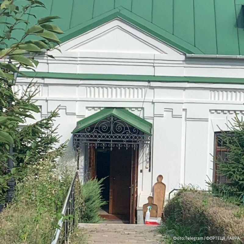 "Кажется, равнодушными в данной ситуации могли остаться лишь люди, у которых не осталось ни капли веры" "Кажется, равнодушными в данной ситуации могли остаться лишь люди, у которых не осталось ни капли веры"