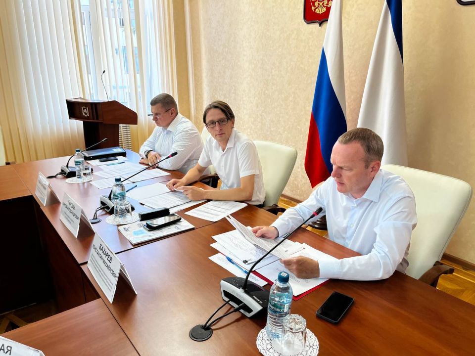 Принял участие в рабочем совещании по вопросу подготовки проекта Постановления Совета министров Республики Крым «Об особенностях организации деятельности гостевых домов на территории Крыма». Принял участие в рабочем совещании по вопросу подготовки проекта Постановления Совета министров Республики Крым «Об особенностях организации деятельности гостевых домов на территории Крыма».