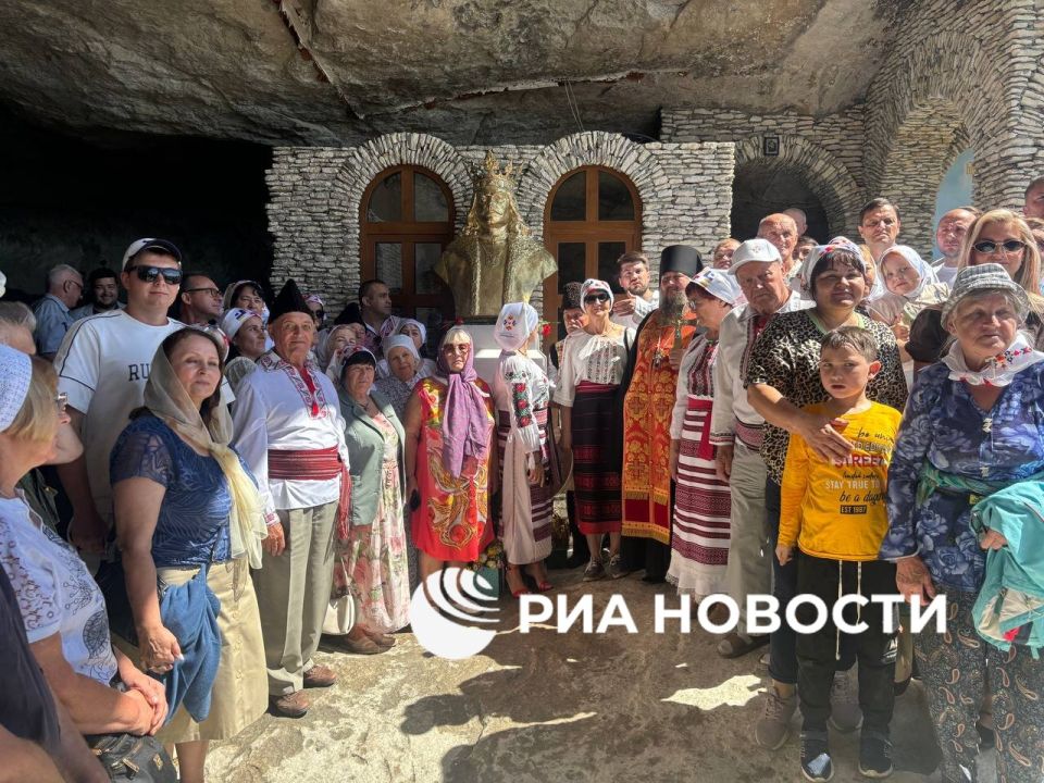 Памятник правителю Молдавского княжества и полководцу Стефану III Великому открыли в Бахчисарайском районе Крыма, передает корреспондент РИА Новости Памятник правителю Молдавского княжества и полководцу Стефану III Великому открыли в Бахчисарайском районе Крыма, передает корреспондент РИА Новости