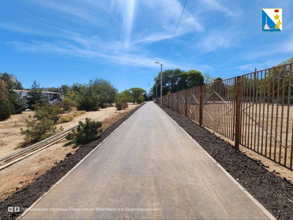 Завершили благоустройство новой пешеходной дорожки у школы № 15 Завершили благоустройство новой пешеходной дорожки у школы № 15