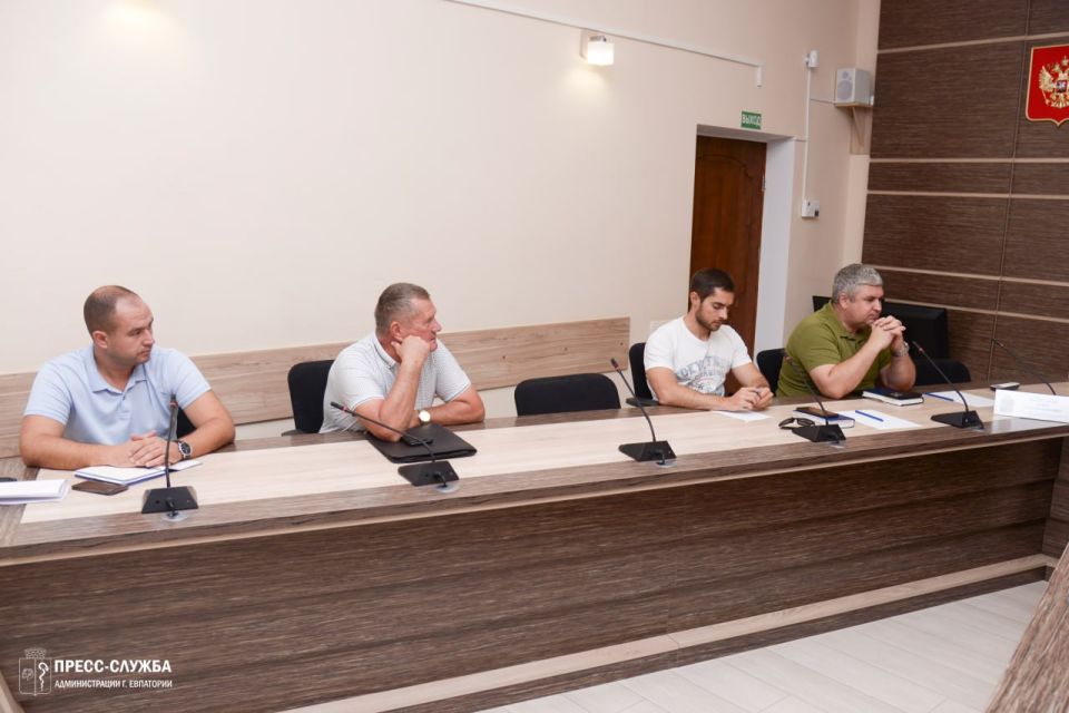 В Евпатории прошло еженедельное совещание с руководителями ресурсоснабжающих и коммунальных предприятий, на котором обсуждались актуальные вопросы жизнедеятельности города В Евпатории прошло еженедельное совещание с руководителями ресурсоснабжающих и коммунальных предприятий, на котором обсуждались актуальные вопросы жизнедеятельности города