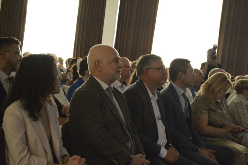 В Крыму состоялось расширенное заседание коллегии Минобразования РК и Президиума КРО Профсоюза работников народного образования и науки Российской Федерации В Крыму состоялось расширенное заседание коллегии Минобразования РК и Президиума КРО Профсоюза работников народного образования и науки Российской Федерации