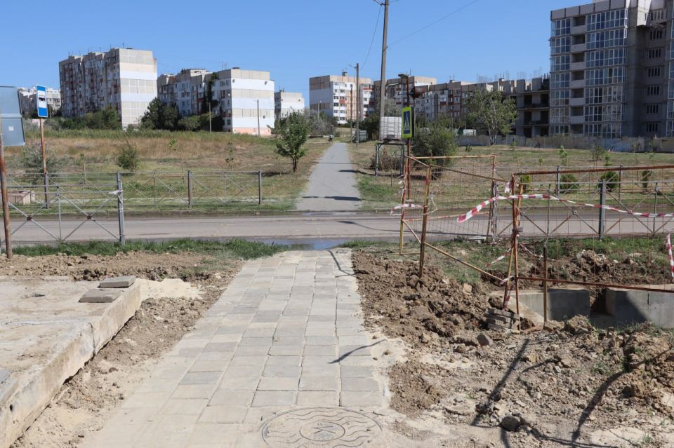 На улице Ворошилова к 1 сентября восстановили тротуар к школе №23 На улице Ворошилова к 1 сентября восстановили тротуар к школе №23