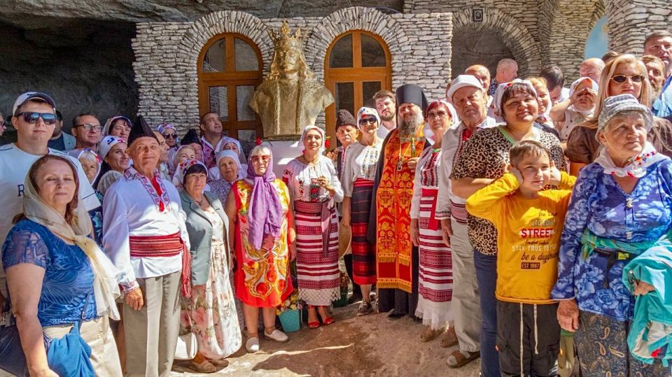 В Крыму открыт бюст Штефана чел Маре В Крыму открыт бюст Штефана чел Маре
