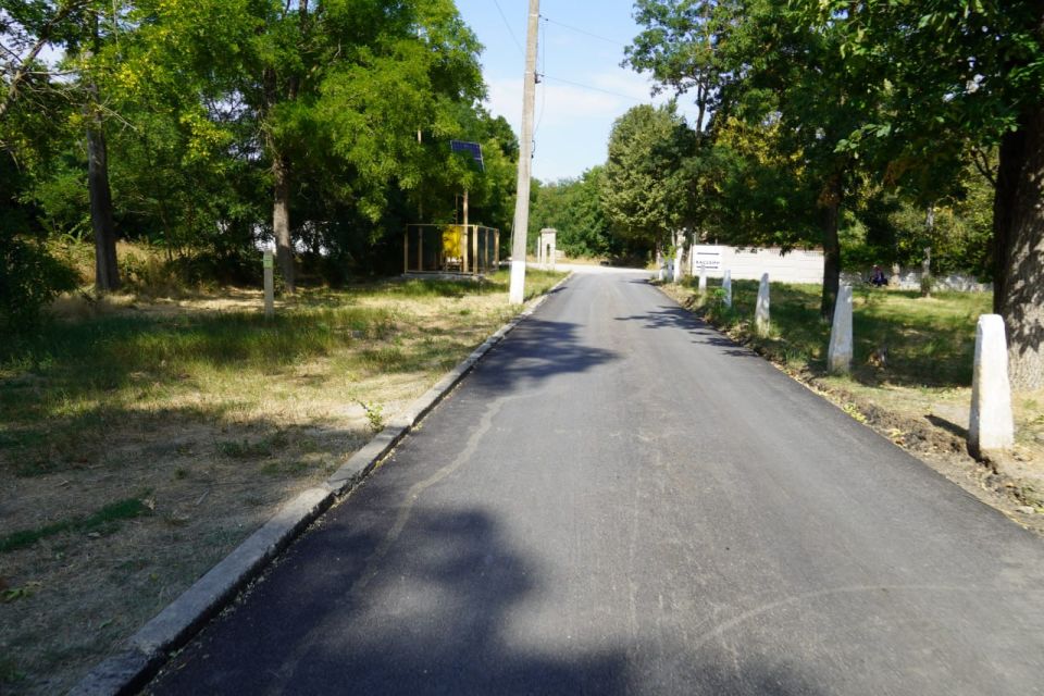 В Керчи продолжается работа бригад, выполняющих плановую уборку межквартальных территорий и пешеходных зон В Керчи продолжается работа бригад, выполняющих плановую уборку межквартальных территорий и пешеходных зон