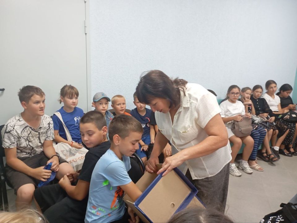 В Кировском районе школьники знакомятся с символикой региона В Кировском районе школьники знакомятся с символикой региона