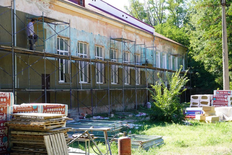 Начался капитальный ремонт фасадов зданий в школе №17 им. В. Белик Начался капитальный ремонт фасадов зданий в школе №17 им. В. Белик