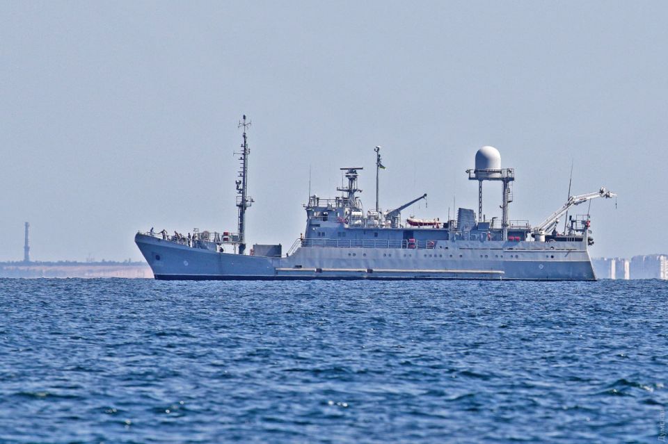 Минобороны России сегодня сообщили о потопления украинского среднего разведывательного корабля «Симферополь» в устье Дуная с применением безэкипажного катера и опубликовали кадры объективного контроля Минобороны России сегодня сообщили о потопления украинского среднего разведывательного корабля «Симферополь» в устье Дуная с применением безэкипажного катера и опубликовали кадры объективного контроля