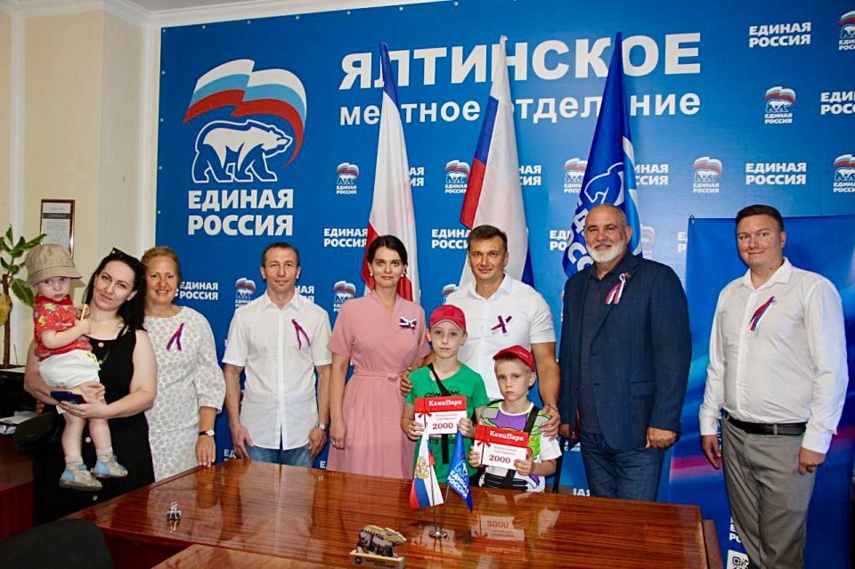 Депутаты Госсовета Крыма принимают участие во всероссийской акции «Собери ребёнка в школу» Депутаты Госсовета Крыма принимают участие во всероссийской акции «Собери ребёнка в школу»