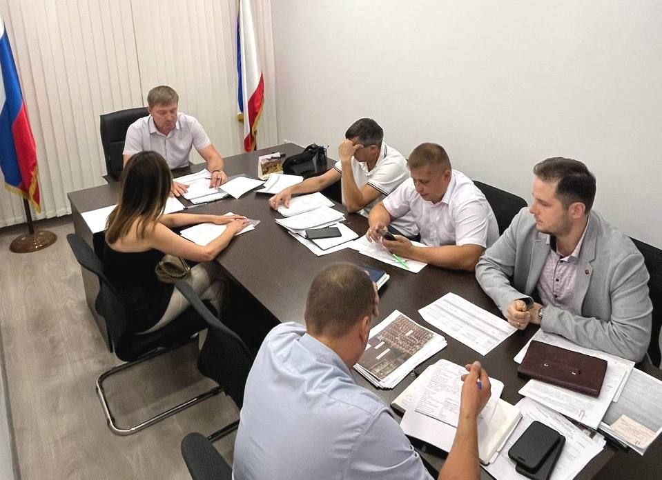 Министр топлива и энергетики Республики Крым Владимир Воронкин провел прием граждан по вопросам в пределах компетенции ведомства Министр топлива и энергетики Республики Крым Владимир Воронкин провел прием граждан по вопросам в пределах компетенции ведомства