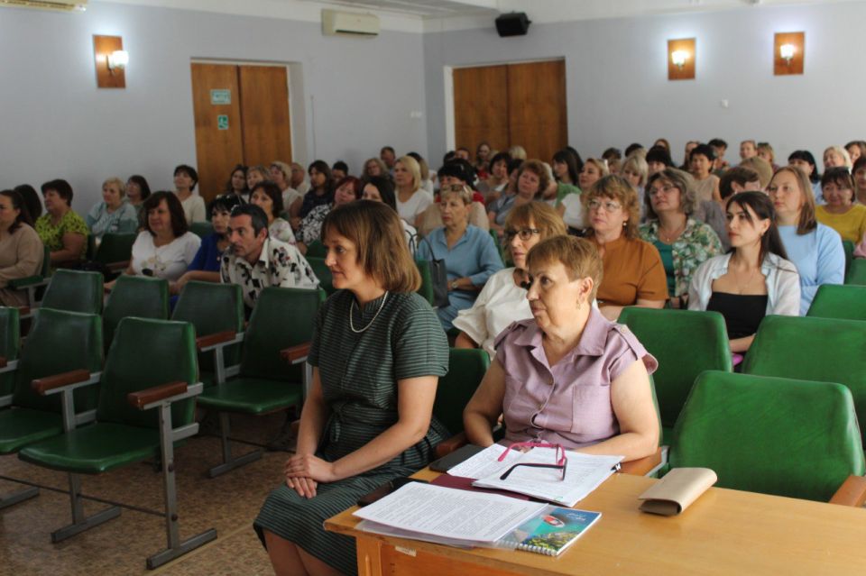 Игорь Крутьков: Сегодня принял участие в ежегодной августовской конференции педагогических работников образования Ленинского района под председательством начальника Управления образования Тимура Сосуновича Игорь Крутьков: Сегодня принял участие в ежегодной августовской конференции педагогических работников образования Ленинского района под председательством начальника Управления образования Тимура Сосуновича