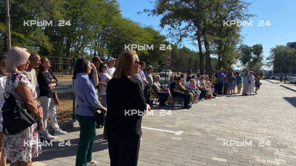 В Саках вручили ключи от квартир жителям, переселенным из аварийного жилья В Саках вручили ключи от квартир жителям, переселенным из аварийного жилья