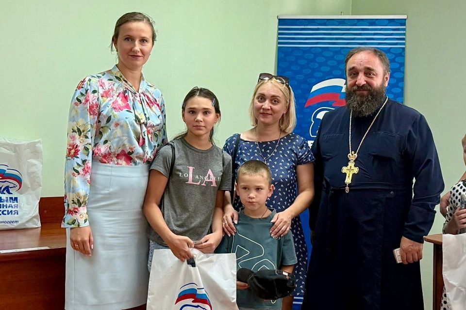 Депутаты Госсовета Крыма принимают участие во всероссийской акции «Собери ребёнка в школу» Депутаты Госсовета Крыма принимают участие во всероссийской акции «Собери ребёнка в школу»