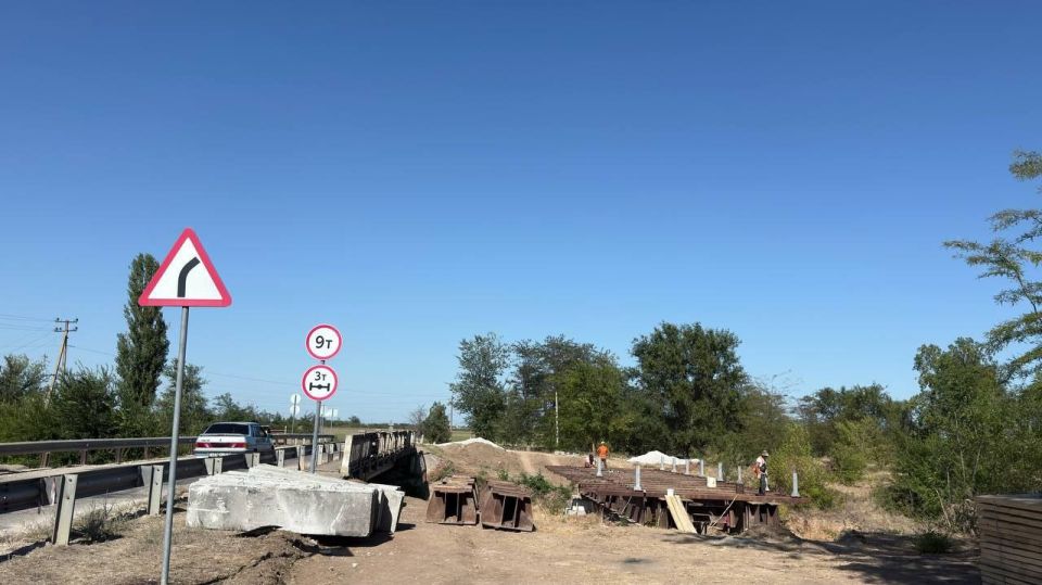 В Нижнегорском районе реконструируют мост В Нижнегорском районе реконструируют мост