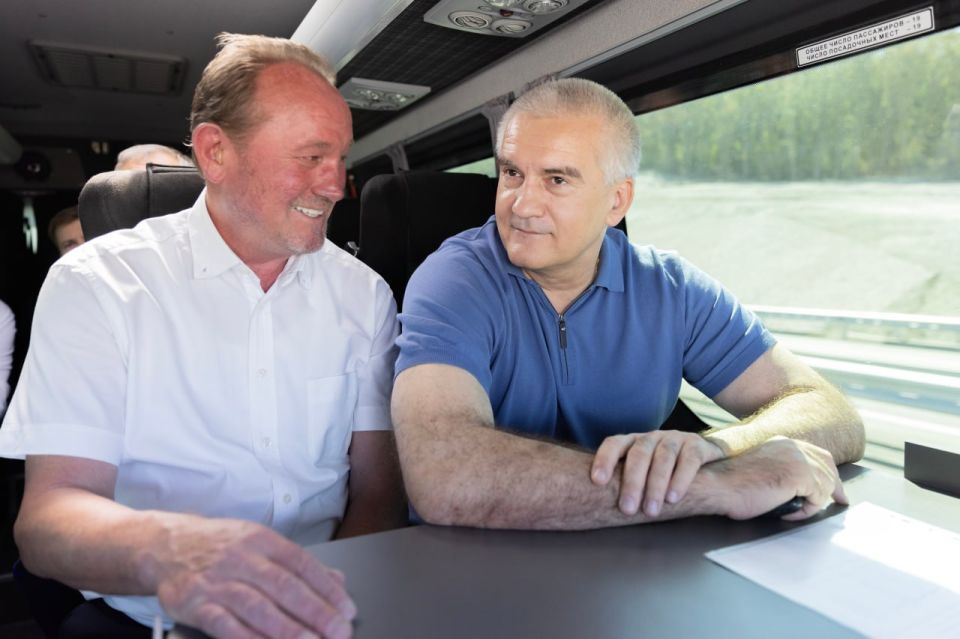  :                      9,4 