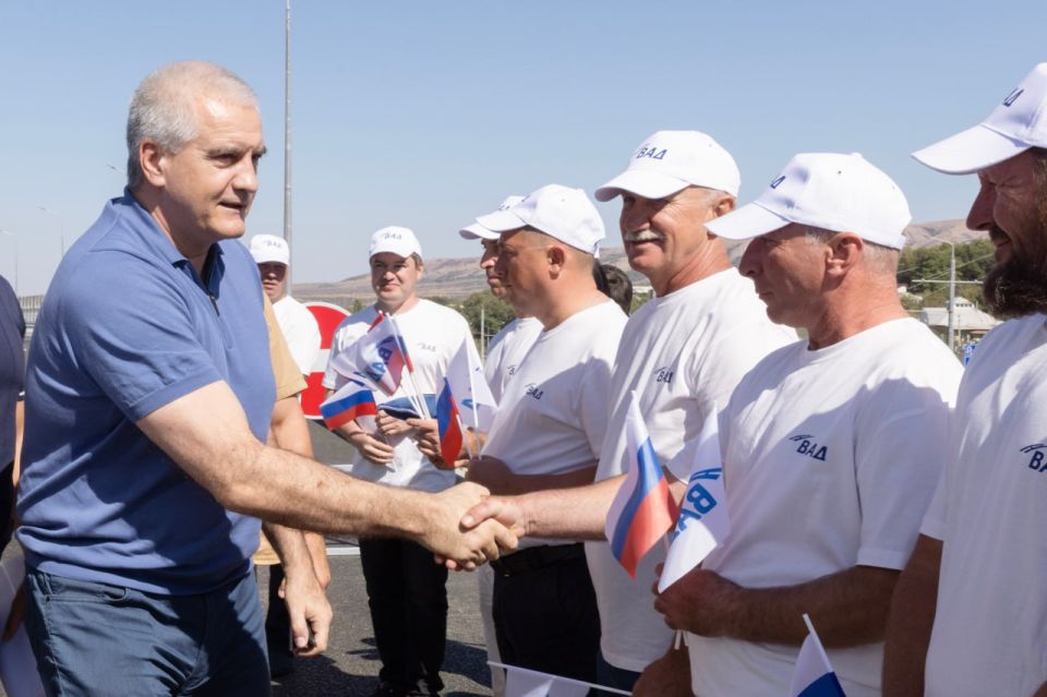  :                      9,4 