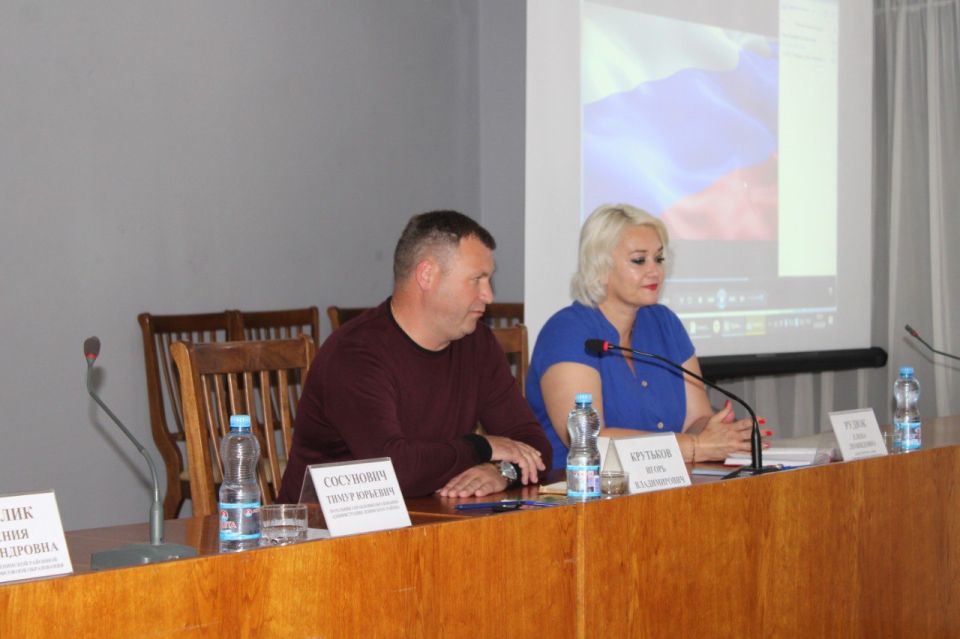 Игорь Крутьков: Сегодня принял участие в ежегодной августовской конференции педагогических работников образования Ленинского района под председательством начальника Управления образования Тимура Сосуновича Игорь Крутьков: Сегодня принял участие в ежегодной августовской конференции педагогических работников образования Ленинского района под председательством начальника Управления образования Тимура Сосуновича