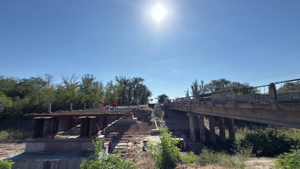 В Нижнегорском районе строят временный мост, пока идет реконструкция старого В Нижнегорском районе строят временный мост, пока идет реконструкция старого