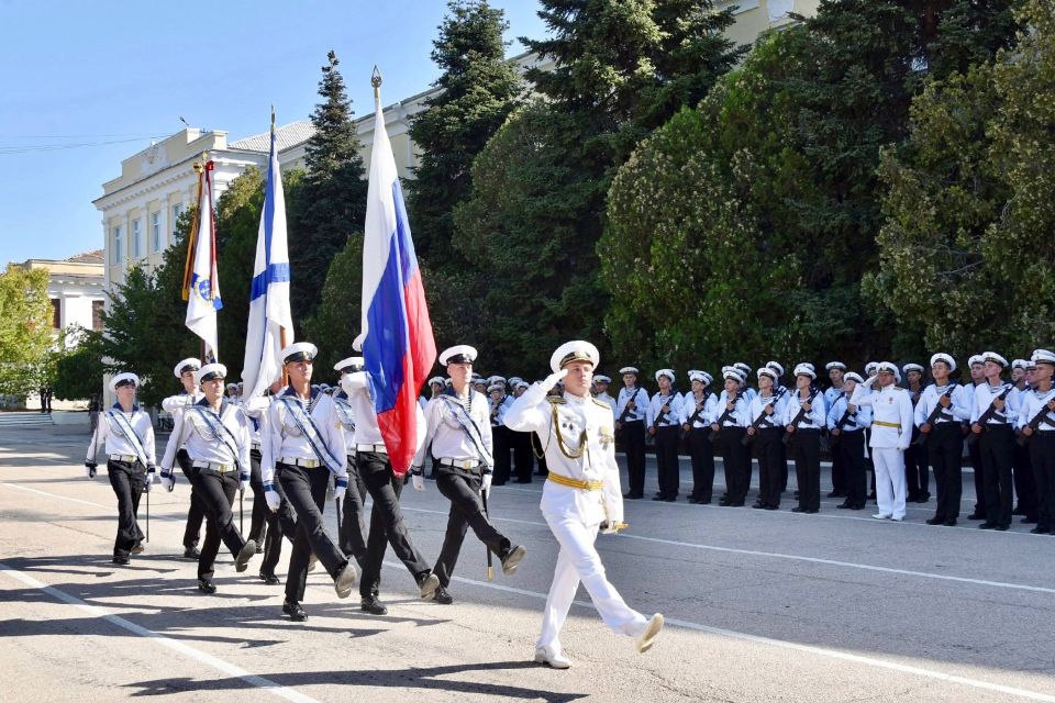 Владимир Немцев: Сегодня в Черноморском высшем военно-морском орденов Нахимова и Красной Звезды училище имени П.С. Нахимова принял участие в торжественной церемонии приведения курсантов-первокурсников к военной присяге Владимир Немцев: Сегодня в Черноморском высшем военно-морском орденов Нахимова и Красной Звезды училище имени П.С. Нахимова принял участие в торжественной церемонии приведения курсантов-первокурсников к военной присяге
