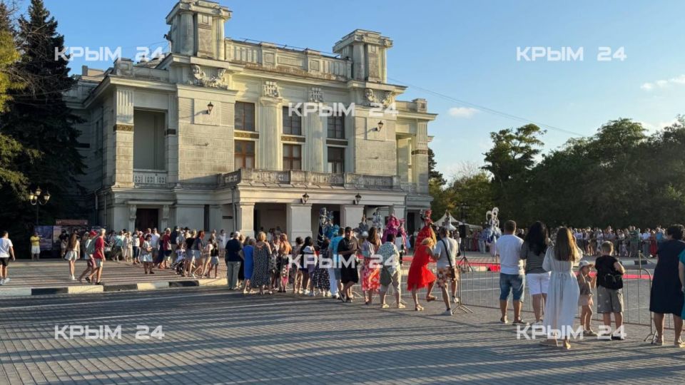 В Евпатории скоро начнется торжественное открытие VII фестиваля детского и семейного кино «Солнечный остров» В Евпатории скоро начнется торжественное открытие VII фестиваля детского и семейного кино «Солнечный остров»