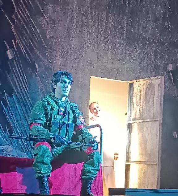 Мобилизованные актёры представили уникальный спектакль в Севастополе