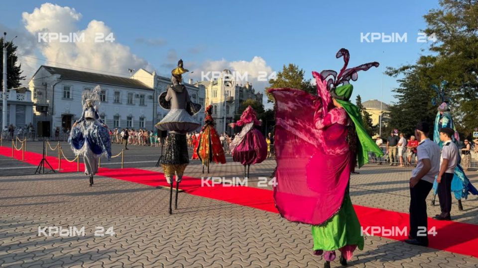 В Евпатории скоро начнется торжественное открытие VII фестиваля детского и семейного кино «Солнечный остров» В Евпатории скоро начнется торжественное открытие VII фестиваля детского и семейного кино «Солнечный остров»
