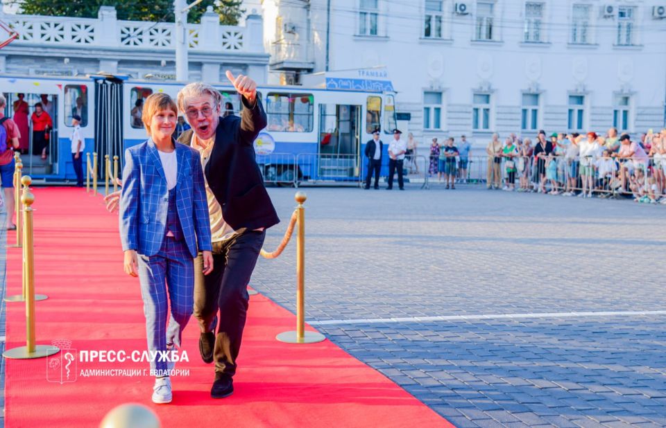 Евпатория седьмой раз встречает кинофестиваль «Солнечный остров» Евпатория седьмой раз встречает кинофестиваль «Солнечный остров»