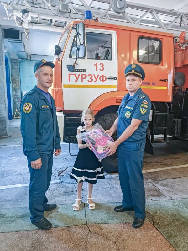 В честь 35-летия МЧС России сотрудники ведомства провели акцию «35 добрых дел» В честь 35-летия МЧС России сотрудники ведомства провели акцию «35 добрых дел»