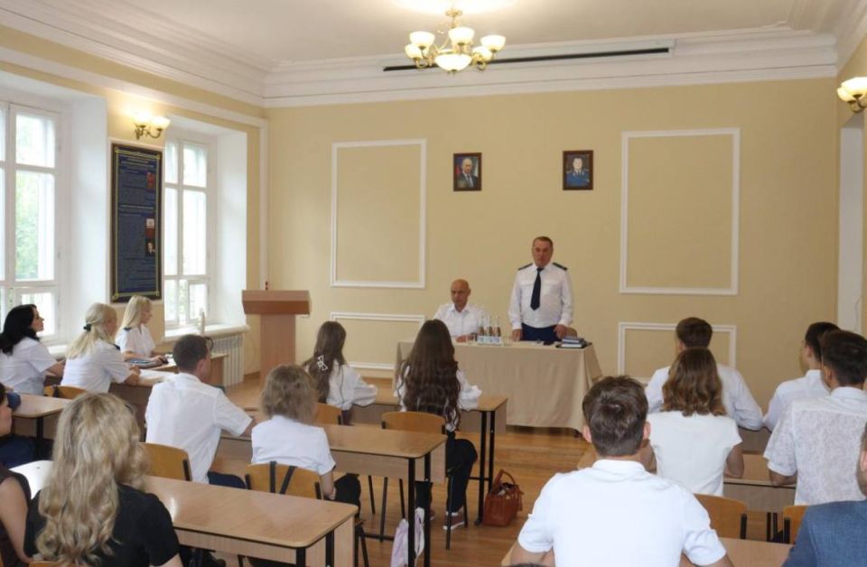 Прокурор Республики Крым Олег Камшилов принял участие в проведении первого занятия для студентов 1 курса Крымского юридического института прокуратуры Российской Федерации Прокурор Республики Крым Олег Камшилов принял участие в проведении первого занятия для студентов 1 курса Крымского юридического института прокуратуры Российской Федерации