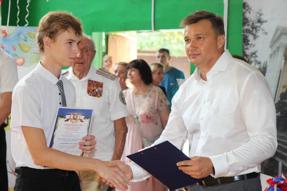 Константин Шимановский: День знаний в ялтинских школах! Торжественные линейки прошли для учеников 1, 9 и 11 классов Константин Шимановский: День знаний в ялтинских школах! Торжественные линейки прошли для учеников 1, 9 и 11 классов