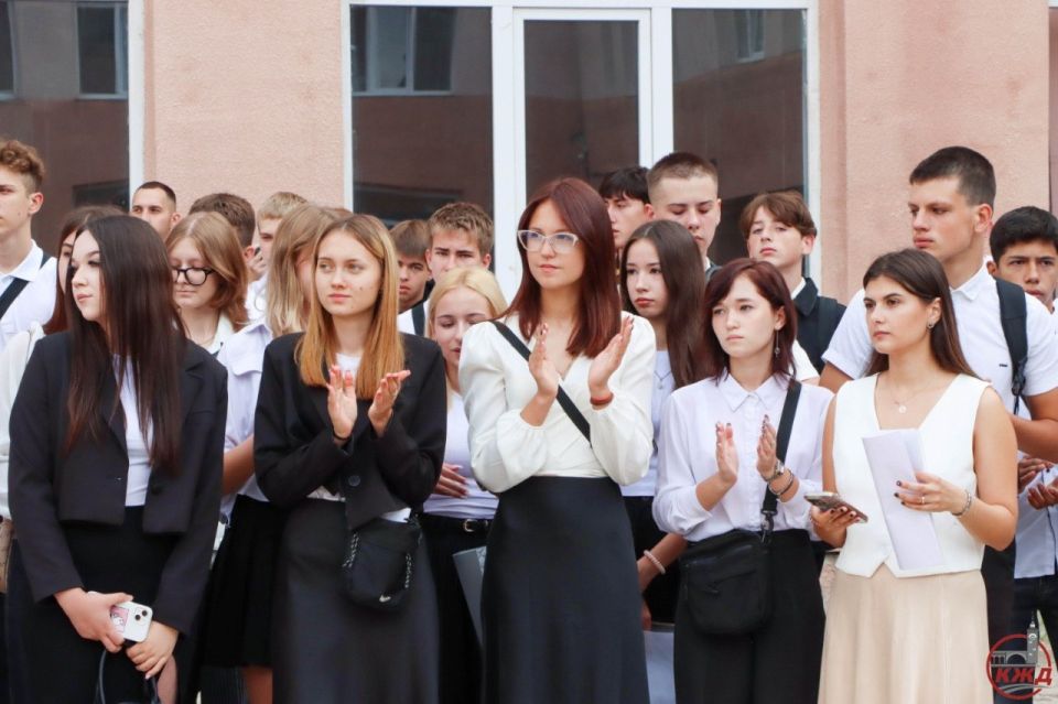 С Днём знаний, будущие железнодорожники! С Днём знаний, будущие железнодорожники!