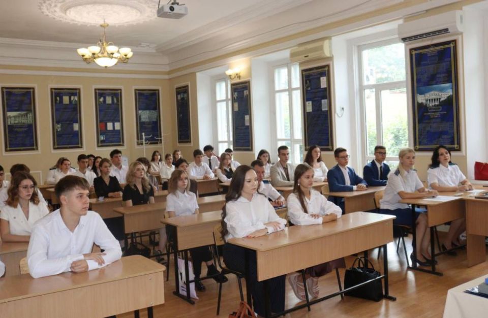 Прокурор Республики Крым Олег Камшилов принял участие в проведении первого занятия для студентов 1 курса Крымского юридического института прокуратуры Российской Федерации Прокурор Республики Крым Олег Камшилов принял участие в проведении первого занятия для студентов 1 курса Крымского юридического института прокуратуры Российской Федерации