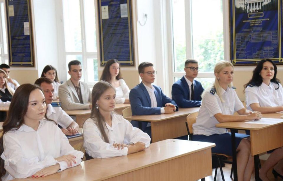 Прокурор Республики Крым Олег Камшилов принял участие в проведении первого занятия для студентов 1 курса Крымского юридического института прокуратуры Российской Федерации Прокурор Республики Крым Олег Камшилов принял участие в проведении первого занятия для студентов 1 курса Крымского юридического института прокуратуры Российской Федерации