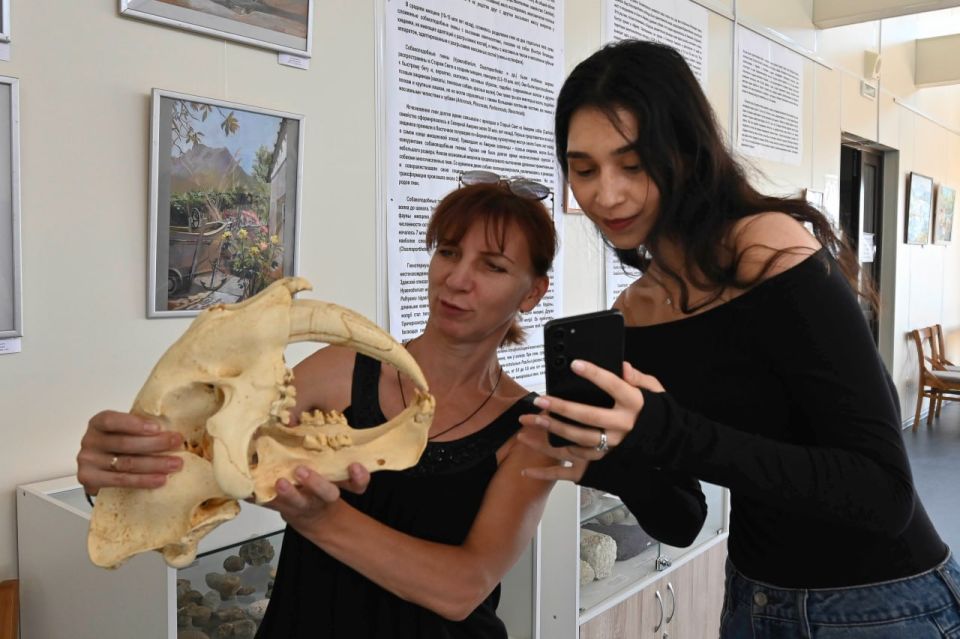 Август подошёл к концу, и по традиции мы делимся с вами фотокарточками наших журналистов за работой! Август подошёл к концу, и по традиции мы делимся с вами фотокарточками наших журналистов за работой!