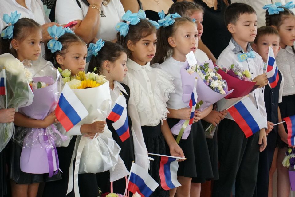 Владимир Константинов: В праздник Первого звонка в Евпатории открылась новая школа в микрорайоне Исмаил-Бей Владимир Константинов: В праздник Первого звонка в Евпатории открылась новая школа в микрорайоне Исмаил-Бей