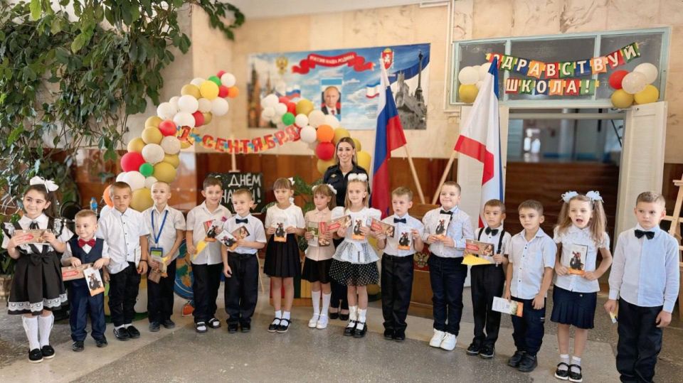 Сотрудники крымской полиции обеспечили безопасность во время праздничных мероприятий, посвященных Дню знаний Сотрудники крымской полиции обеспечили безопасность во время праздничных мероприятий, посвященных Дню знаний