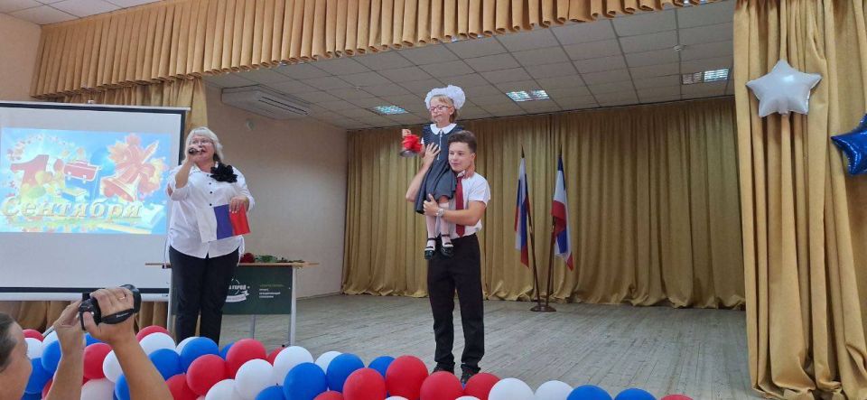 Кирилл Чебышев: Сегодня во всех школах нашего муниципалитета прозвенел первый звонок, открывший двери в новый учебный год для сотен школьников, их родителей и педагогов Кирилл Чебышев: Сегодня во всех школах нашего муниципалитета прозвенел первый звонок, открывший двери в новый учебный год для сотен школьников, их родителей и педагогов
