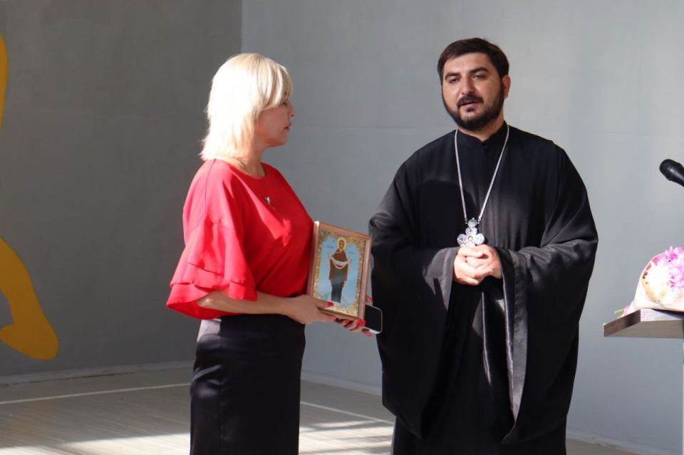 Владислав Хаджиев: Посетил торжественную линейку ко Дню Знаний в Молочненской средней школе им. Героя Советского Союза Г. С. Титова Владислав Хаджиев: Посетил торжественную линейку ко Дню Знаний в Молочненской средней школе им. Героя Советского Союза Г. С. Титова
