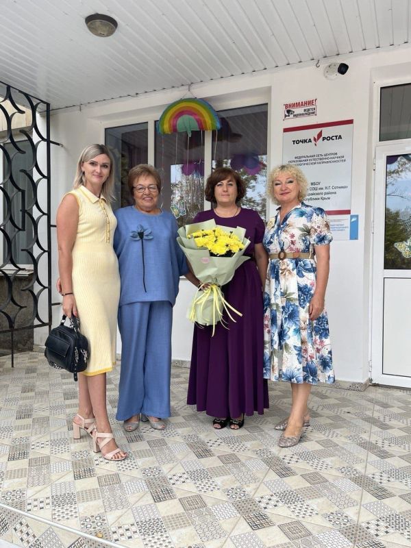 Сегодня заместители главы администрации и сотрудники посетили все утренники "Первый звонок" в школах Бахчисарайского района, зачитали правительственные телеграммы и поздравили учителей, родителей и педагогов с началом... Сегодня заместители главы администрации и сотрудники посетили все утренники "Первый звонок" в школах Бахчисарайского района, зачитали правительственные телеграммы и поздравили учителей, родителей и педагогов с началом...