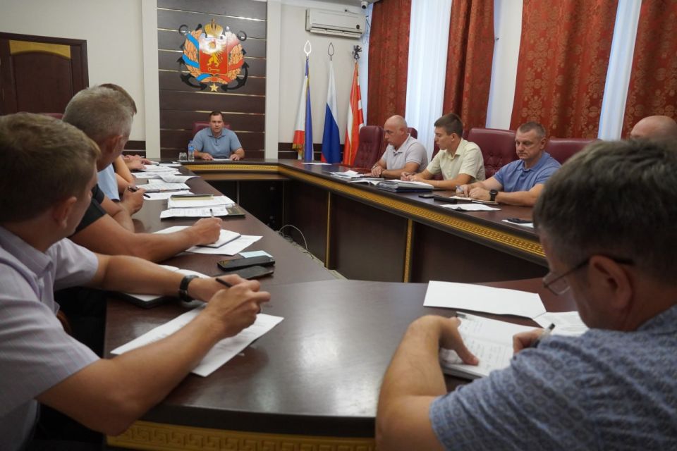 Глава администрации Керчи Олег Каторгин начал аппаратное совещание с участием заместителей и руководителей структурных подразделений администрации с отчетов о выполнении поручений Глава администрации Керчи Олег Каторгин начал аппаратное совещание с участием заместителей и руководителей структурных подразделений администрации с отчетов о выполнении поручений