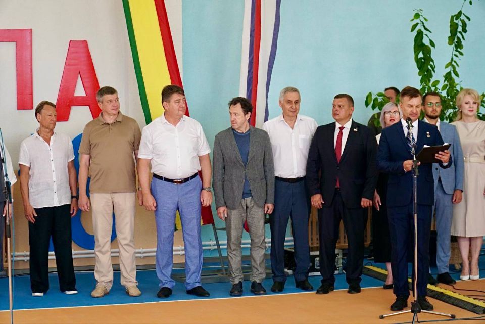 В Евпатории открылась новая школа имени генерала И.Б. Булатова В Евпатории открылась новая школа имени генерала И.Б. Булатова