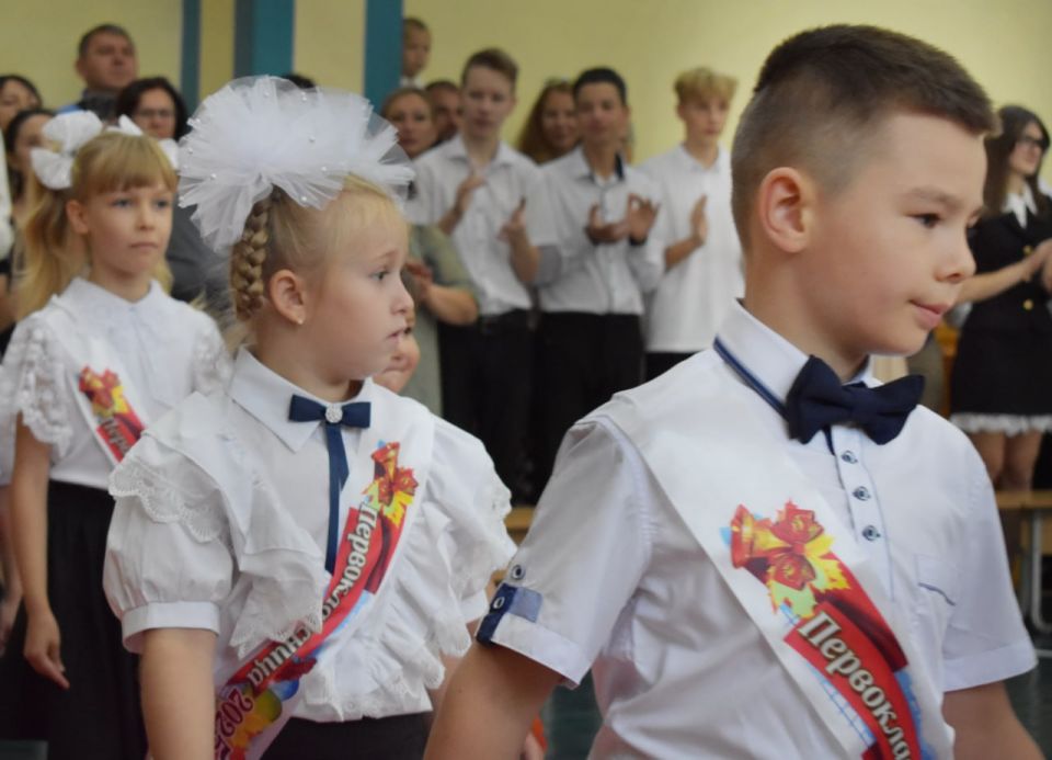 Галина Огнёва: Дорогие друзья, уважаемые жители Алушты, дорогие педагоги, родители и, конечно, наши любимые школьники! Галина Огнёва: Дорогие друзья, уважаемые жители Алушты, дорогие педагоги, родители и, конечно, наши любимые школьники!