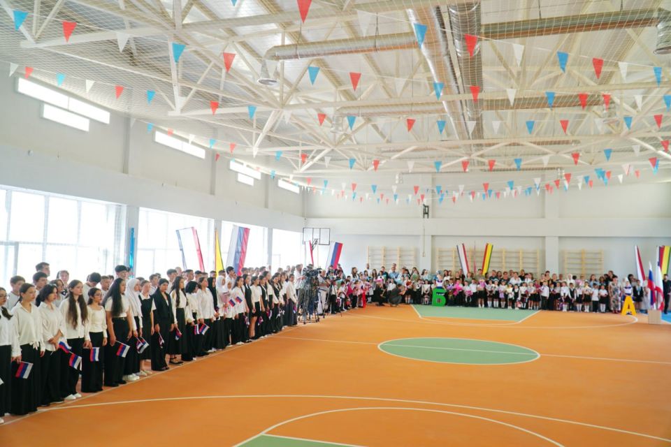 В Евпатории открылась новая школа В Евпатории открылась новая школа