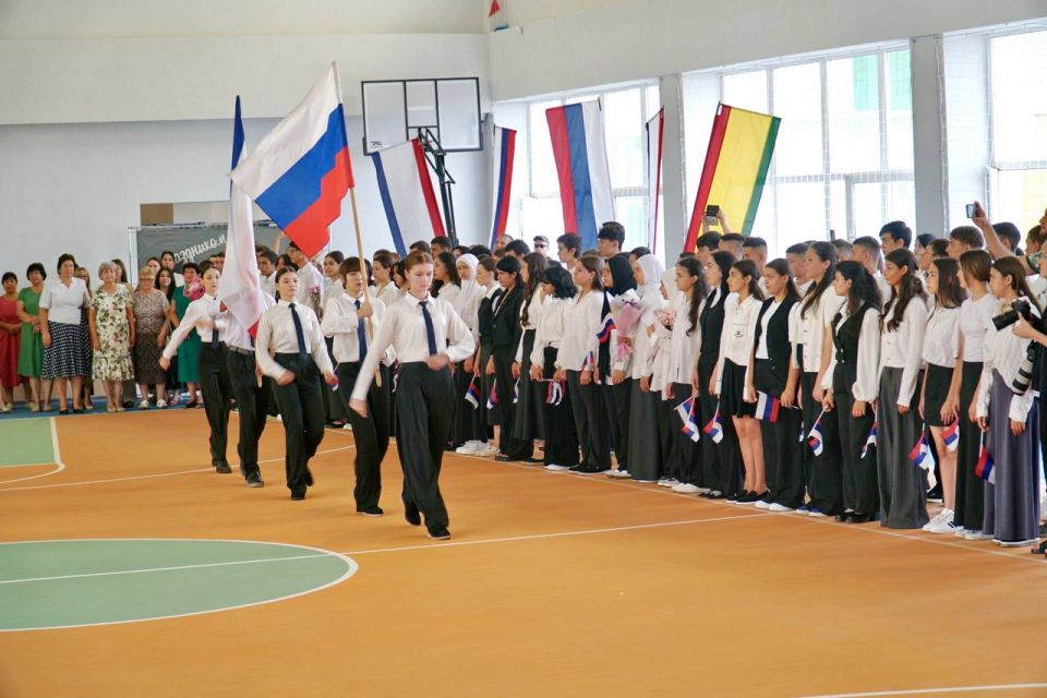 В Евпатории открылась новая школа имени генерала И.Б. Булатова В Евпатории открылась новая школа имени генерала И.Б. Булатова