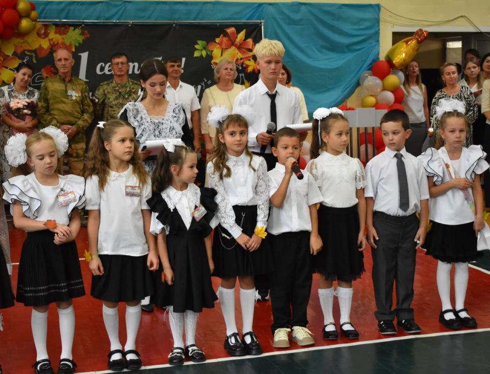 Галина Огнёва: Дорогие друзья, уважаемые жители Алушты, дорогие педагоги, родители и, конечно, наши любимые школьники! Галина Огнёва: Дорогие друзья, уважаемые жители Алушты, дорогие педагоги, родители и, конечно, наши любимые школьники!