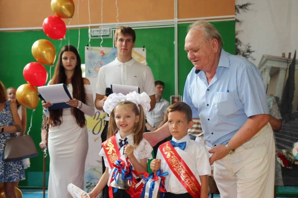 Константин Шимановский: День знаний в ялтинских школах! Торжественные линейки прошли для учеников 1, 9 и 11 классов Константин Шимановский: День знаний в ялтинских школах! Торжественные линейки прошли для учеников 1, 9 и 11 классов
